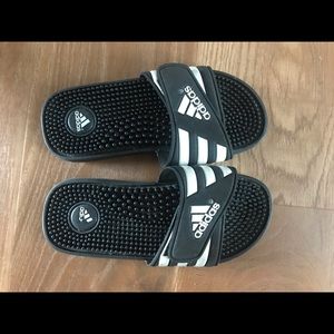 Adidas adissage slides